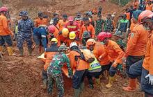 Korban Longsor Cilacap Capai 12 Orang, Pencarian Terus Berlanjut di Hari Keempat
