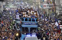 Pawai kejuaraan Persib, lautan Bobotoh birukan Bandung