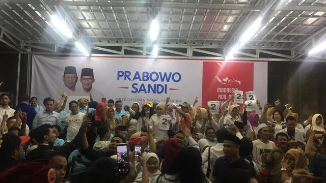 Relawan Prabowo-Sandiaga di posko pemenangan