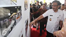 Wakil Gubernur DKI Jakarta Djarot Saiful Hidayat meninjau proses groundbreaking Pasar Bendungan Hilir di Jakarta, Rabu (26/10). Pasar tersebut nantinya akan dibangun beberapa bangunan yang terintegrasi dengan MRT. (Liputan6.com/Immanuel Antonius)