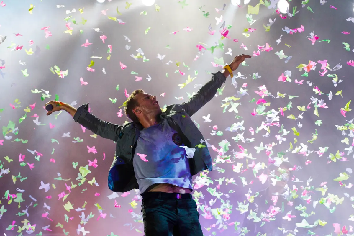 Aksi Panggung Chris Martin di Berbagai Pertunjukan Coldplay