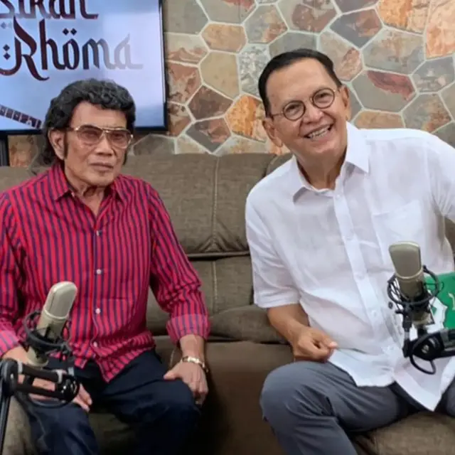 6 Potret Roy Marten Awet Muda di Usia 72, Kompak dengan Gading dalam Series Terbaru