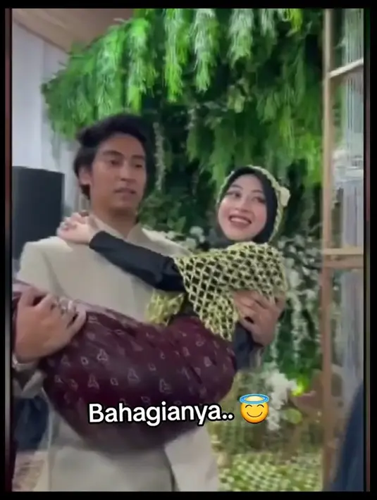 Yang seharusnya dilakukan oleh sang ayah, Abidzar pun menggantikan sebagai anak tertuanya. [TikTok/@ninimihairani]