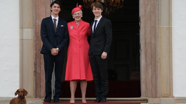 Ratu Margrethe dari Denmark (tengah), Pangeran Nikolai (kiri) dan Pangeran Felix
