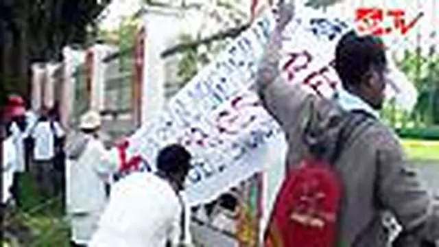 Mahasiswa Demo Boyong Bendera Bintang Kejora