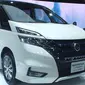 Mobil Nissan Serena e-POWER diperkenalkan pada ajang Tokyo Motor Show ke-45 di Jepang, Rabu (25/10). Mobil keluarga di segmen kelas menengah Nissan itu dilengkapi dengan mesin bensin kecil yang mampu mengisi baterai. (Liputan6.com/Edu Krisnadefa)