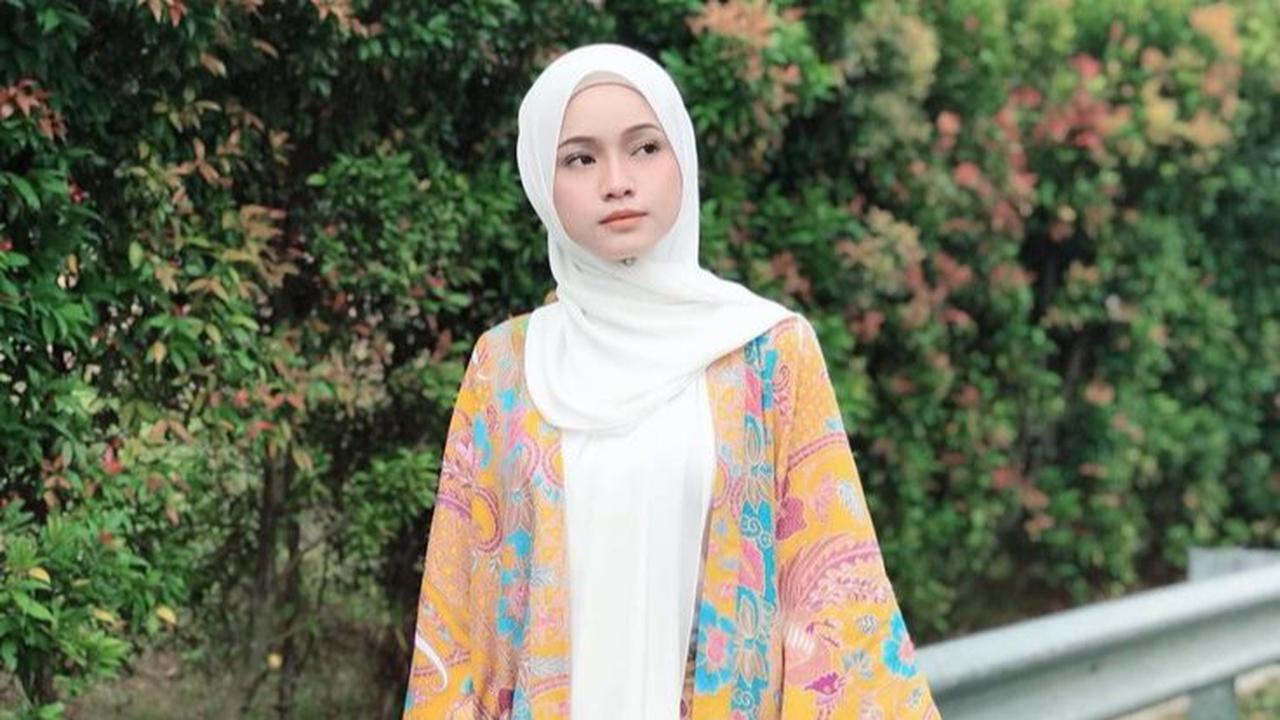 Tampil Menawan di Kondangan dengan 5 Gaya Batik untuk Wanita Berhijab, Wajib Coba!
