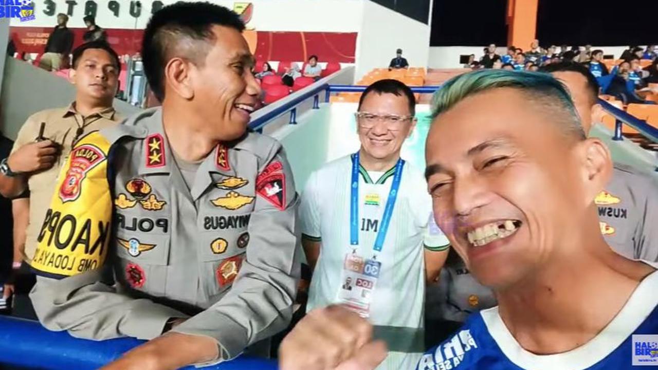 Pada momen itu jenderal bintang dua ini&nbsp; mengaku pendukung Persib. Meskipun saat itu dia tak mengenakan pakaian biru ciri khas pendukung Persib.<br>
