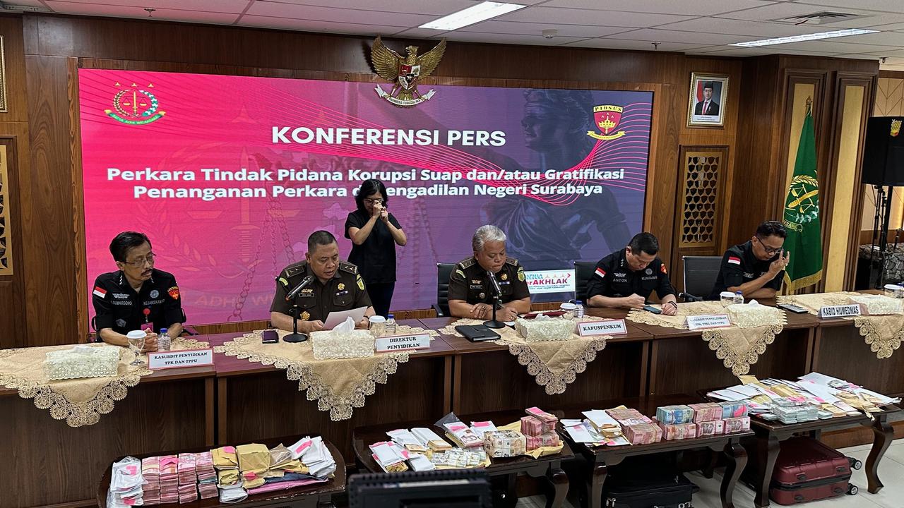 Kejagung Geledah Rumah Mantan Ketua PN Surabaya, Temukan Uang Rp21 M Diduga Terkait Kasus Ronald Tannur