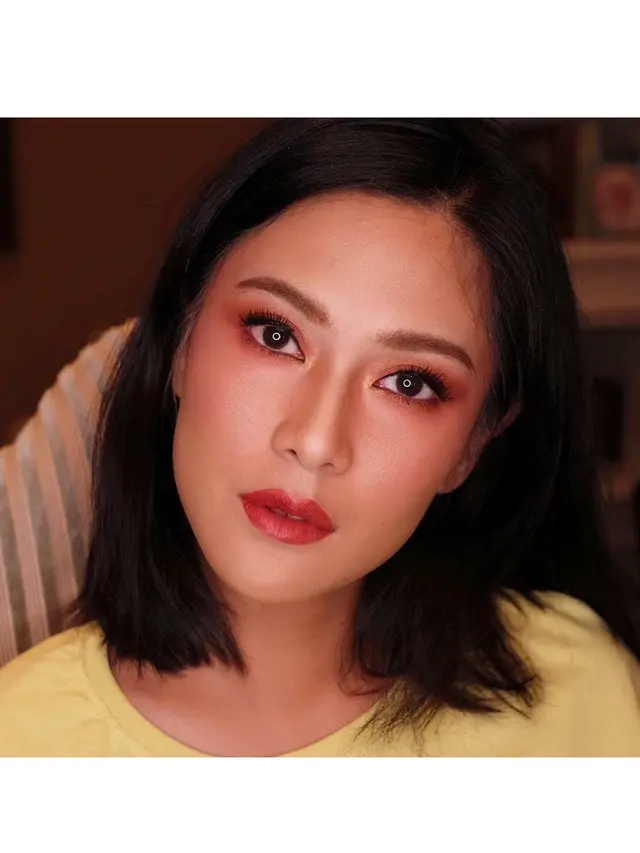 Biasa Natural, 6 Potret Dian Sastro dengan Makeup Tebal Ini Bikin Pangling