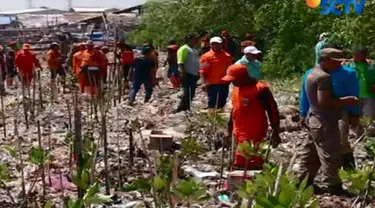 Hari ke-dua pembersihan sampah, pemerintah dan warga menargetkan 20 ton sampah terangkut.