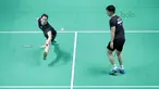 Chou Hoi Wah (kiri) mengembalikan kok saat melawan pasangan Indonesia, Praveen/Oktavianti pada babak pertama Indonesia Open 2018 di Istora Senayan, Jakarta, (3/6/2018). Praveen/Oktavianti kalah 17-21, 21-14, 21-17. (Bola.com/Nick Hanoatubun)