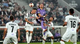 Skuad Jurgen Klopp sempat tertinggal lebih dahulu setelah LASK unggul di babak pertama dengan gol Florian Flecker. (AP Photo/Matthias Schrader)