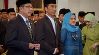 Presiden Jokowi didampingi Ibu Negara Iriana, Menteri Agama Lukman Hakim Saifuddin menghadiri acara Peringatan Isra Miraj Nabi Muhammad SAW Tahun 1436 H / 2015 M di Istana Negara, Jakarta, Jumat (15/5/2015) malam. (Liputan6.com/Faizal Fanani)