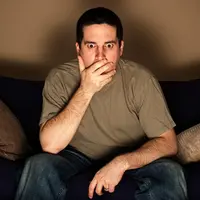 Abragh Mohamed telah mengubur istrinya yang sudah tak bernyawa akibat kecelakaan. Tapi, dua tahun kemudian sosok sang istri muncul di TV. 