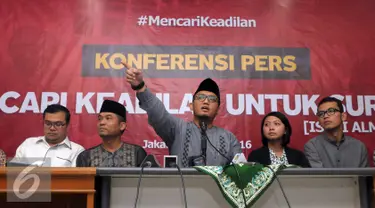 Koalisi Masyarakat Sipil untuk Keadilan menyatakan akan mengadvokasi keluhan Suratmi dan akan mencari keadilan untuk istri Siyono itu saat konferensi pers di kantor PP Muhammadiyah, Jakarta Pusat, Jumat (1/3). (Liputan6.com/Helmi Afandi)
