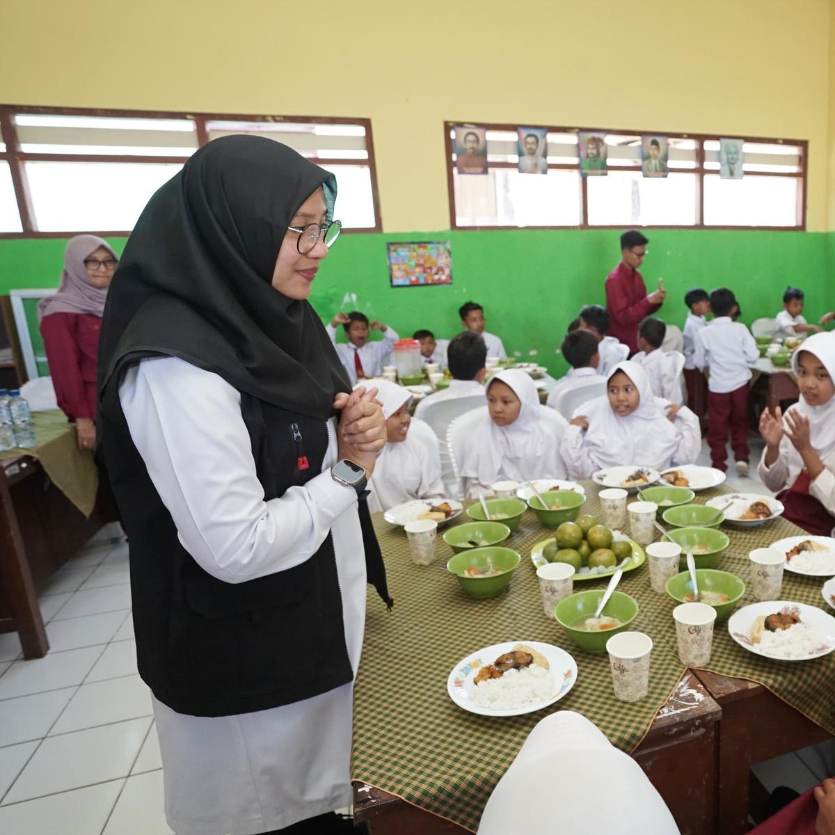 Bupati Ipuk Simulasi Program Makan Siang Bergizi