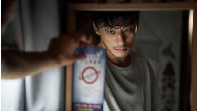 Koo Kyo Hwan dalam drakor Parasyte: The Grey. (Dok. Netflix)