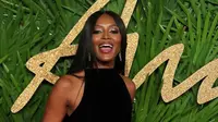 Rambut lurusnya yang menjuntai dan kulitnya yang eksotis membuat aura seksi Naomi Campbell sangat terpancar. Terlebih ia memakai dress hitam tanpa lengan yang pastinya membuat Naomi semakin seksi. (AFP/Daniel LEAL-OLIVAS )