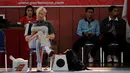 Pelatih tim putri  Jakarta BNI 46, Svetlana Ilic (kiri depan) terlihat duduk di  sela-sela laga putaran kedua pekan ketiga Pertamina Proliga 2015 di Hall A GBK Senayan, Jakarta, Jumat (20/3/2015). (Liputan6.com/Helmi Fithriansyah)