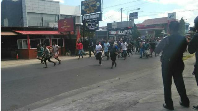 Detik Detik Mencekam Tawuran Kelompok Papua Dan Ambon Di Depok