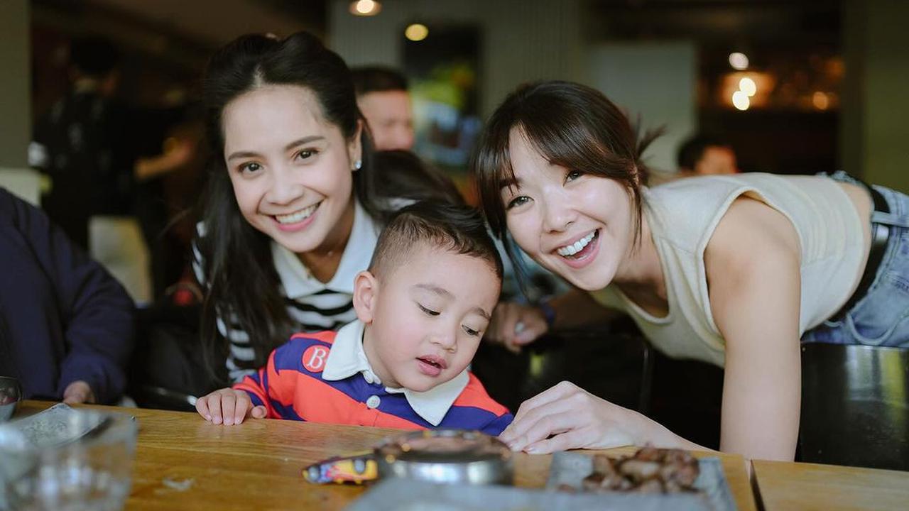 7 Potret Keluarga Raffi Ahmad dan Gading Marten Kumpul di Jerman, Vibesnya bak Foto Bareng Besan