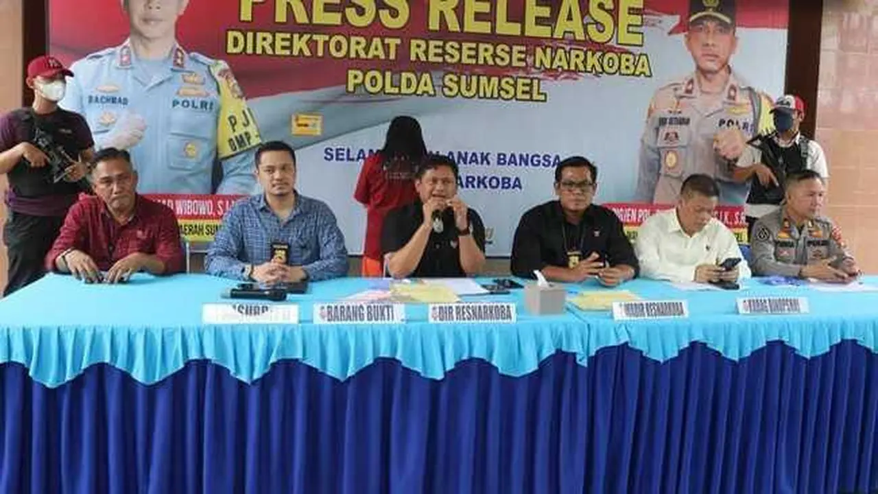 Seorang perawat berstatus Aparatur Sipil Negara (ASN) puskesmas di Ogan Komering Ilir (OKI) Sumatra Selatan nekat menjadi pengedar sabu dan ekstasi. (Dokumentasi Polda Sumsel)