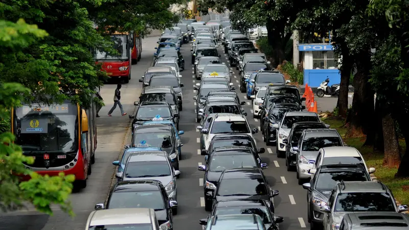 Kondisi Jalan Semanggi menuju Thamrin, Jakarta saat uji coba penghapusan 3 in 1