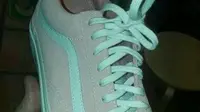 Pink atau Biru, Menurutmu Apa Warna Sepatu Ini?