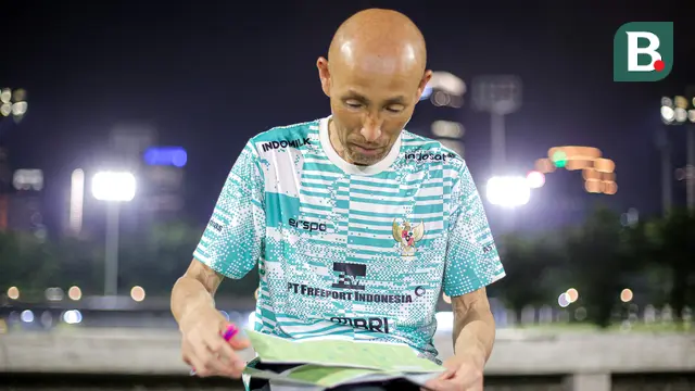Foto: Kesibukan Coach Satoru Mochizuki saat Pimpin Langsung Latihan Timnas Indonesia Putri U-17