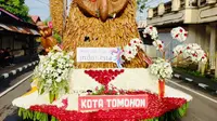 Pawai kendaraan hias mengawai rangkaian event Tomohon International Flowers Festival atau TIFF 2022.