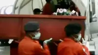 1 Bagian Tubuh Korban AirAsia Teridentifikasi dari Sampel Pakaian