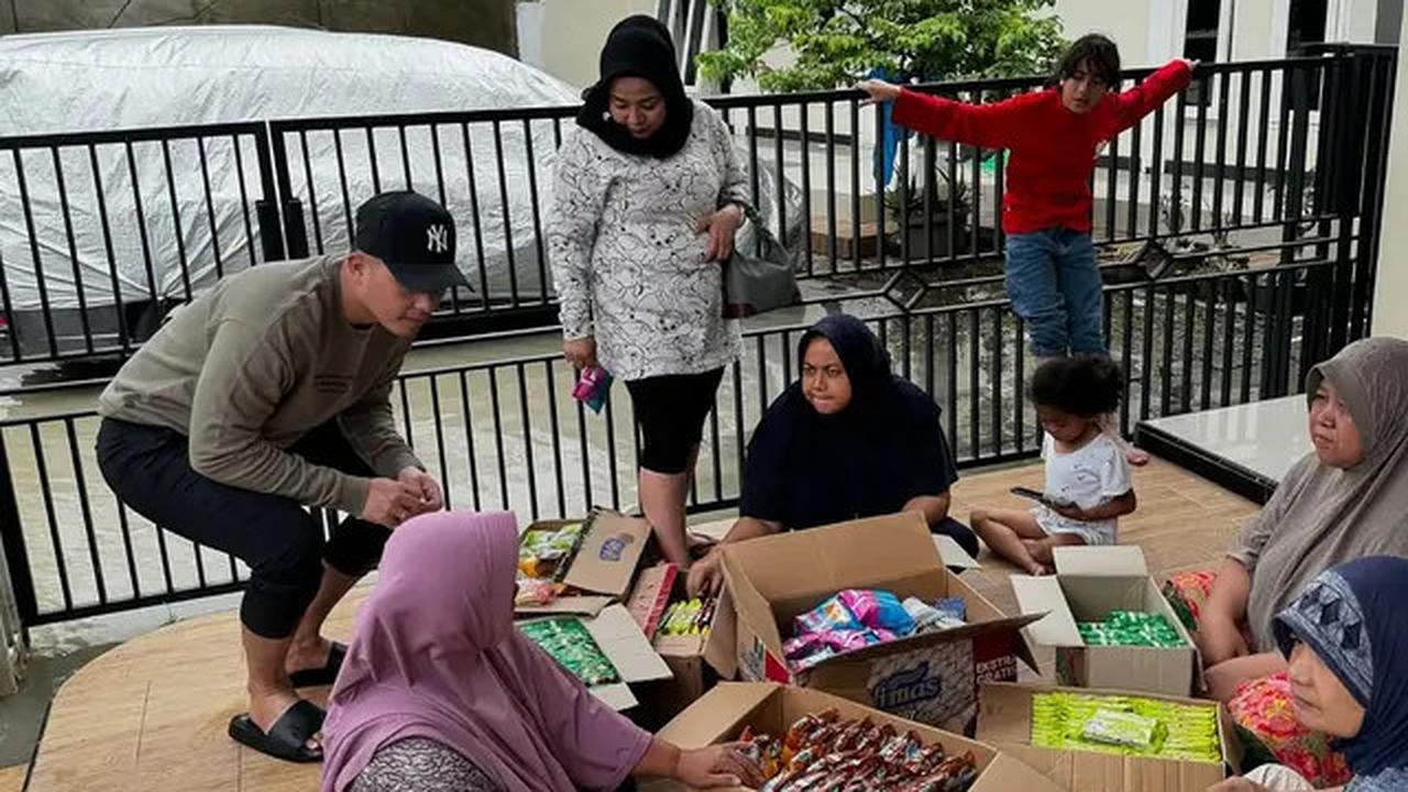 7 Potret Muzdalifah Ikut Suami Tinjau Banjir Tangerang, Bantu Evakuasi Bayi