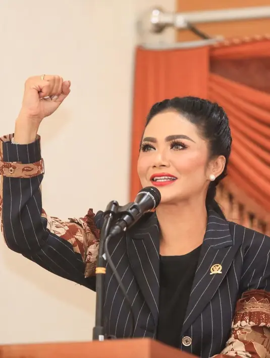 <p>[Instagram/krisdayantilemos]</p>