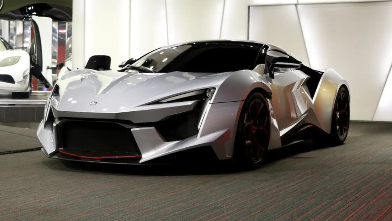 Suksesor Lykan Hypersport Mulai Goda Publik