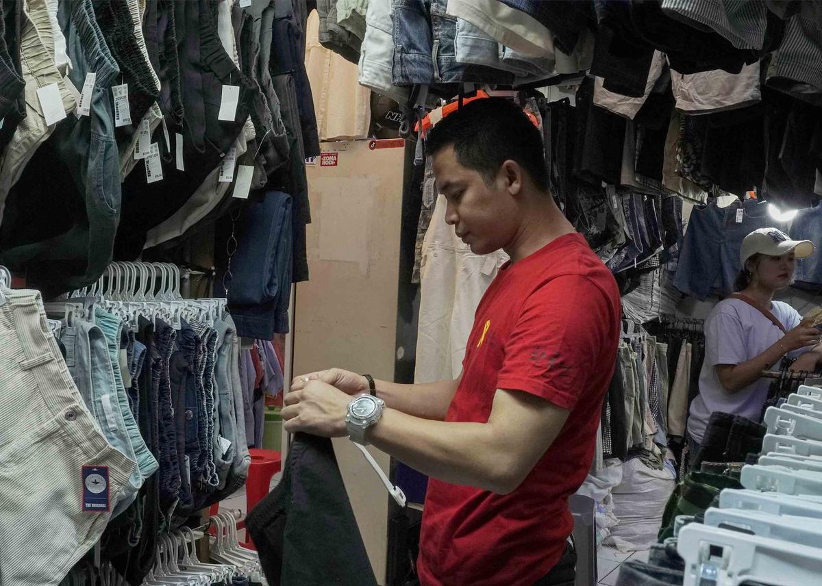 FOTO: Larangan Impor Pakaian Bekas Ilegal,  Pemerintah Dorong Pedagang Thrifting Beralih ke Produk Lokal