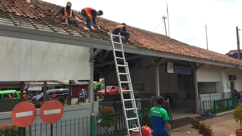 Diterjang Puting Beliung, Aliran Listrik di Bogor Selatan Masih Padam