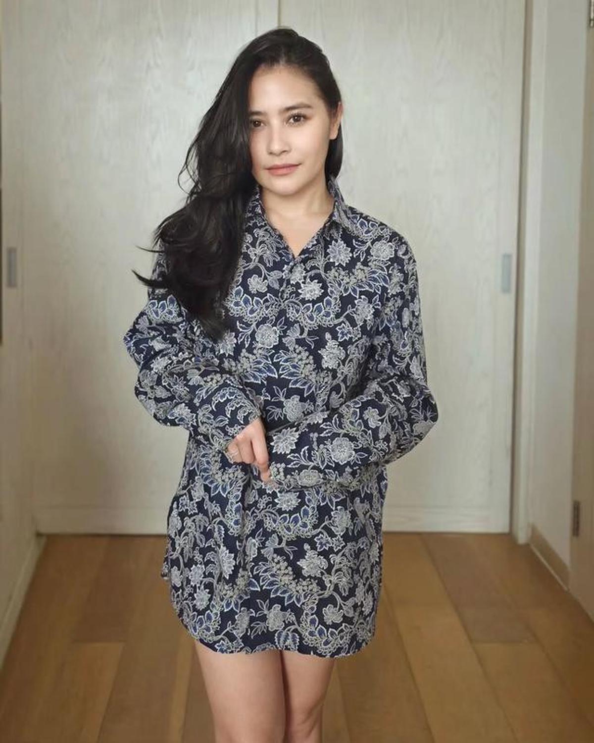 Gaya Berbatik Prilly Latuconsina, Modern dan Elegan dengan Sentuhan Tradisional