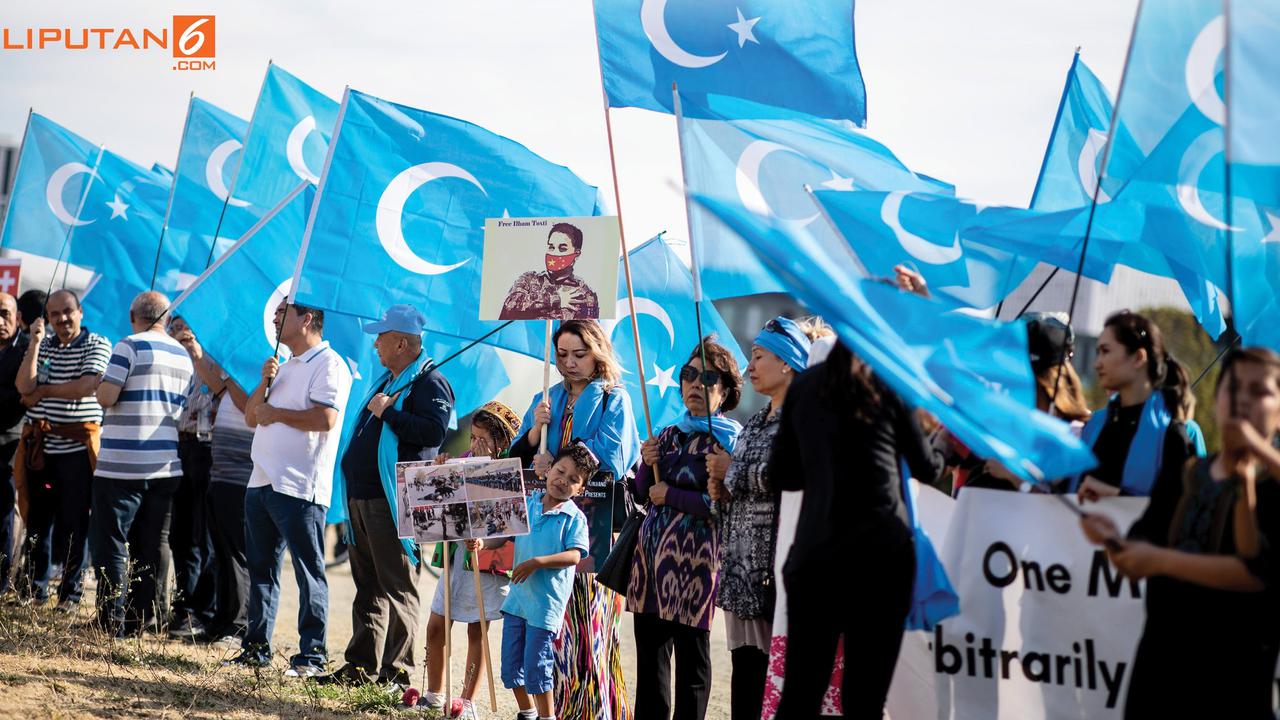 Banner Infografis Asal-usul Suku Uighur