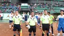 Sebelum pertandingan, Darius mengacungkan angka kemenangan 2-1, sementara Said 5-1. Nyatanya mereka kalah 2-1 dari tim Persib U-21. (Liputan6.com/GilarDhani)