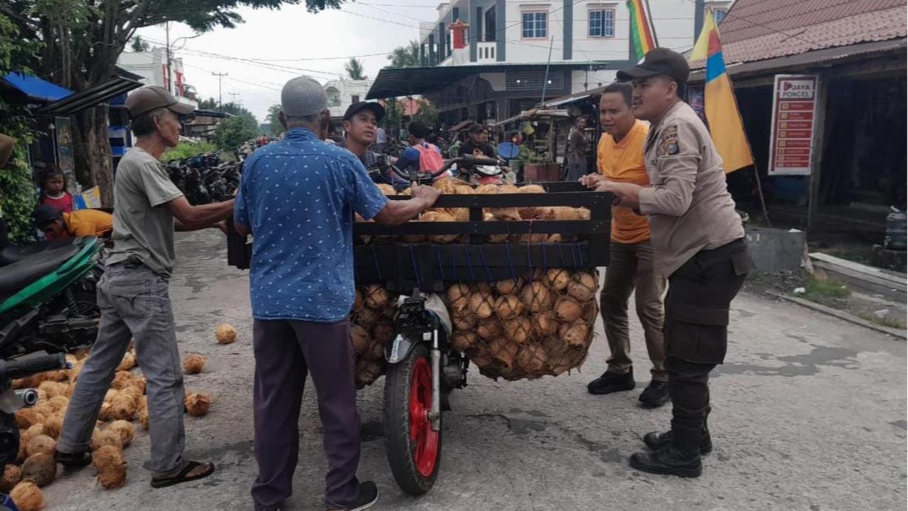 Pastikan Pilkada Aman, Personel Polri Datangi Satu per Satu Desa di Pelalawan