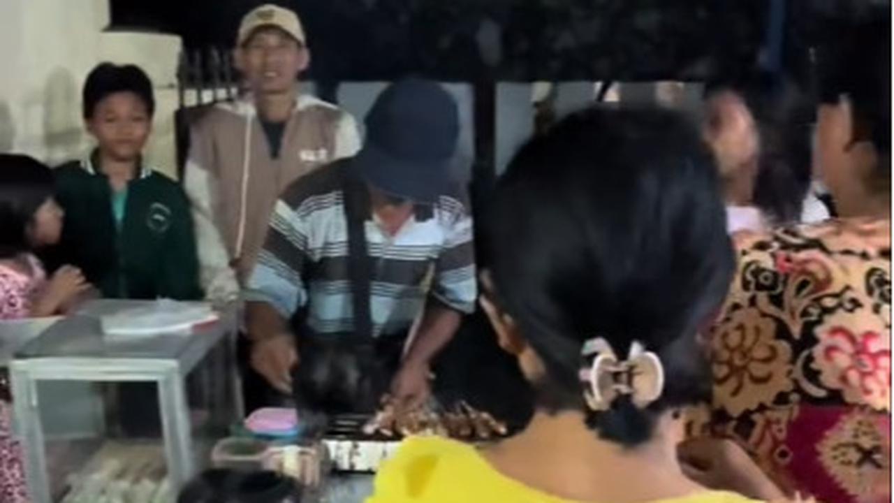 Ada Jajanan Kaki Lima hingga Musik Heboh, Momen Wanita yang Dapati Kejutan Ultah Ini Curi Perhatian