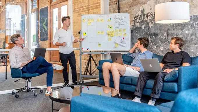 (Foto: Ilustrasi orang kaya, orang kaya muda, miliarder) Dok Unsplash/Austin Distel