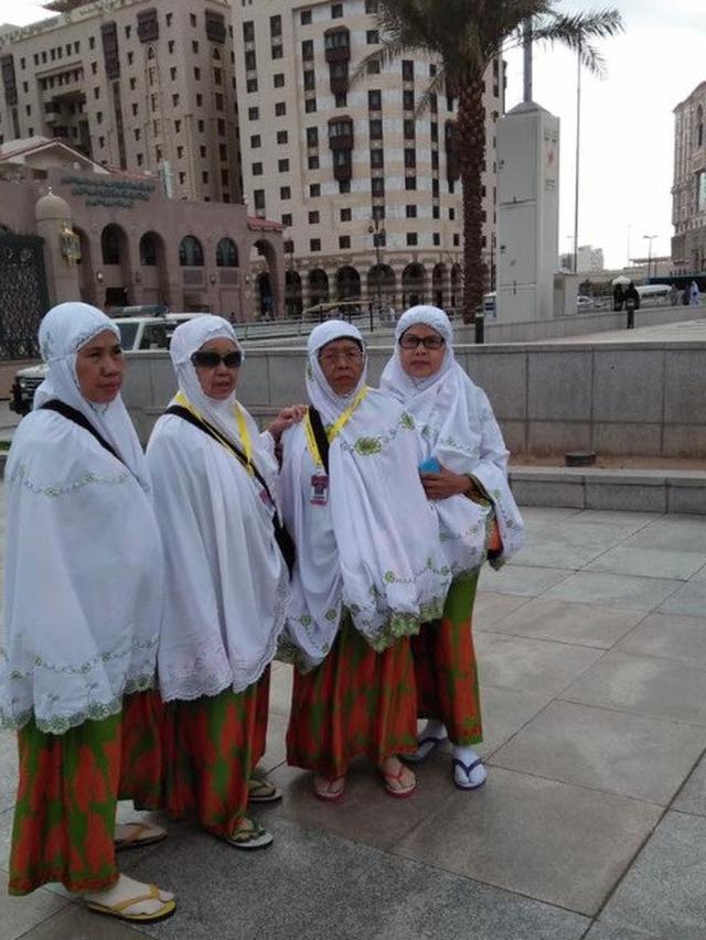pengasuh diberangkatkan umroh anak majikan (foto: Facebook Wine Fallensky)