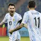 Angel Di Maria dan Lionel Messi - Dua pemain Argentina ini merupakan pilar keberhasilan Tim Tango meraih juara Copa America 2021 lalu. La Pulga yang baru pindah ke PSG kini akan bahu-membahu bersama Di Maria membawa kejayaan klub kebanggaan kota Paris tersebut. (AFP/Nelson Almeida)