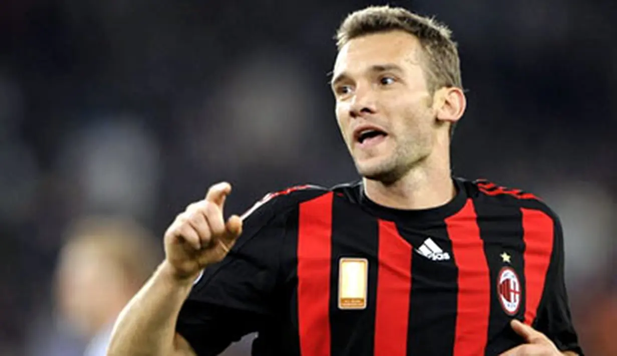 AC Milan's Andriy Shevchenko celebrates after he scored the opening goal against FC Zurich during their UEFA Cup first round, second leg football match on October 2, 2008 in Zurich. AFP PHOTO / FABRICE COFFRINI 