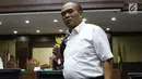 Mantan Dirut Jasindo, Budi Tjahjono saat jeda sidang dugaan korupsi komisi fiktif agen PT Asuransi Jasindo dalam pengadaan asuransi pada BP Migas-KKKS 2010-2012 dan 2012-2014 di Pengadilan Tipikor, Jakarta, Rabu (16/1). (Liputan6.com/Helmi Fithriansyah)