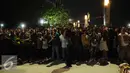 Ratusan pengunjung memadati sekitar pantai Lagoon, Ancol, Jakarta Utara, Sabtu (31/12) malam. . Benda diduga bom tersebut berhasil diamankan. Situasi pergantian tahun baru kembali kondusif. (Liputan6.com/Gempur M. Surya)