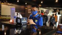 1933 Dapur Kopi kembali dioperasikan Persib Bandung dengan banyak penyesuaian selama pandemi COVID-19. (Bola.com/Erwin Snaz)