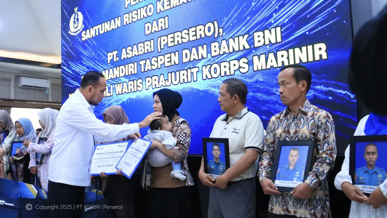 ASABRI menyalurkan santunan JKK senilai Rp 8,38 miliar kepada ahli waris 23 prajurit Marinir yang gugur akibat longsor di Bandung Barat. (Dok ASABRI)